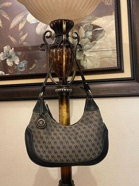 Dooney & Bourke please check all picture of condition